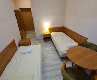 spala-noclegi-pokoj-2-os-2